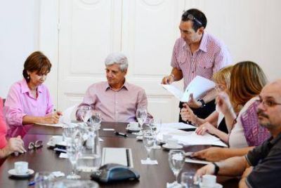 Luis Andreotti firm� un Convenio Marco y de Pasant�as con la Universidad Kennedy