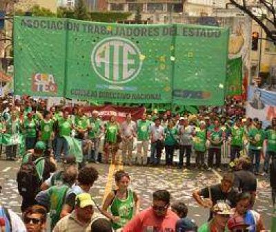 Cachorro Godoy cerr� acto de ATE 