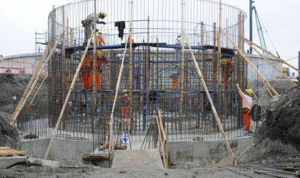 Avanzan las obras para dar cloacas a m�s de 270 mil vecinos