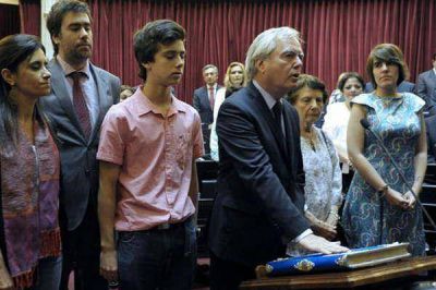 Juraron los nuevos senadores y Pinedo como el nuevo presidente provisional