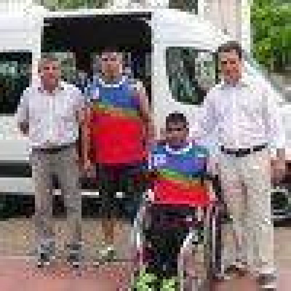 La Gobernadora ayud� a la Municipalidad de Bandera para adquirir veh�culo