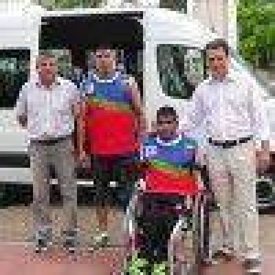 La Gobernadora ayud� a la Municipalidad de Bandera para adquirir veh�culo