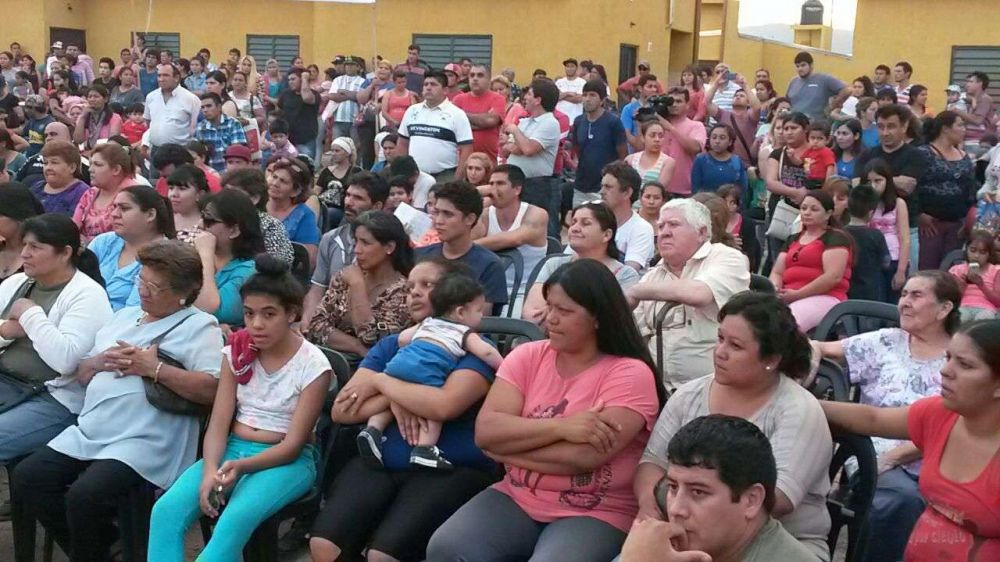 Casas a Beder: �Aqu� est� el pueblo para honrarte�