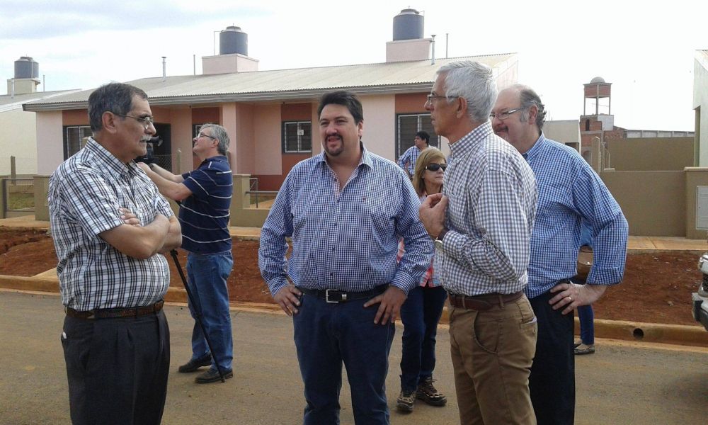 Entregaron las primeras 400 viviendas de Itaemb� Guaz�