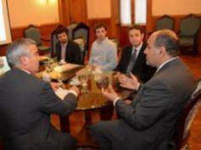 El gobernador Manzur busca fortalecer el rol de Tucum�n en el mundo