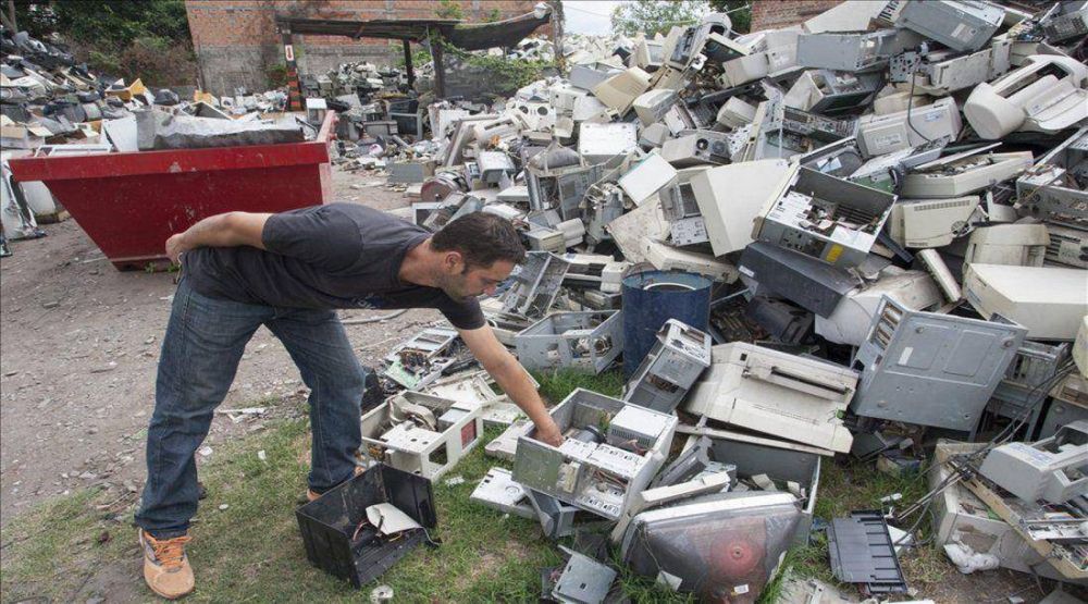 Los carreros quieren tratar la basura electr�nica