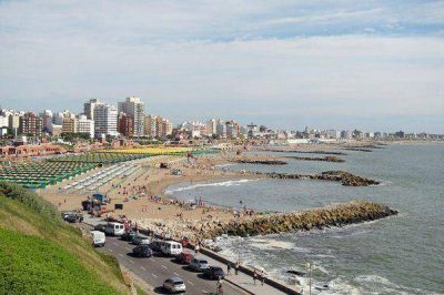 Con un 85% de ocupaci�n y cielo nublado, los turistas disfrutan de Mar del Plata