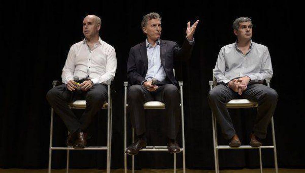 �Macri es presidente desde la cero hora del jueves 10�