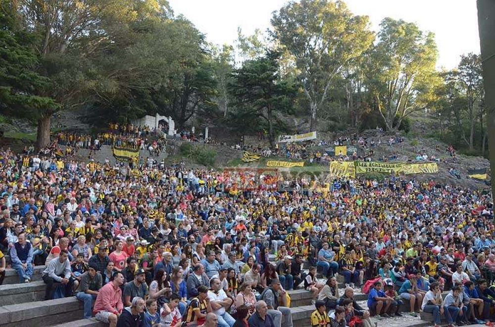 El pueblo aurinegro banc� desde Tandil