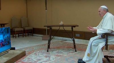 El Papa enciende el �rbol de Navidad de As�s y ofrece esperanza a inmigrantes y refugiados