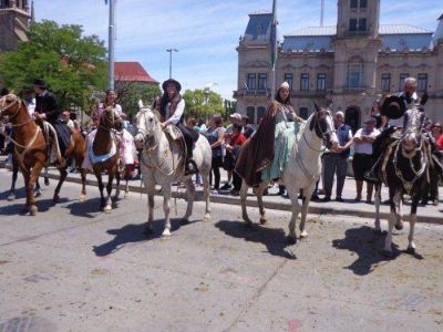 Por �Entre asados y relinchos�, jinetes y tradicionalistas recorrieron la ciudad