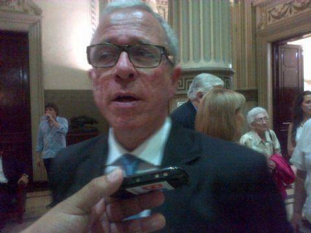 Pac�fico asumi� como senador y cifr� sus esperanzas en un venturoso porvenir