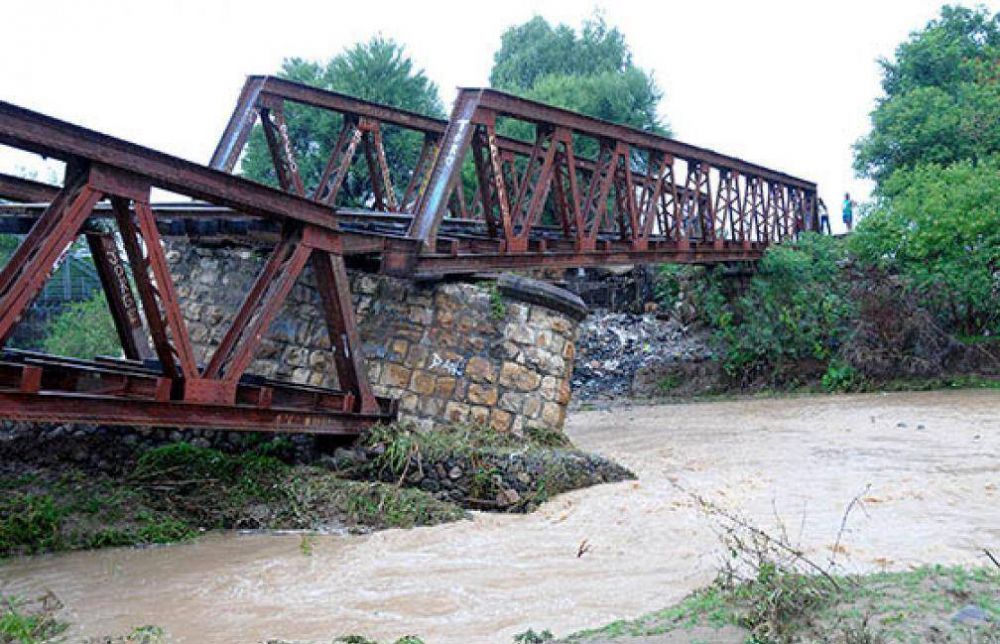 Gestionan reconstrucci�n del puente colapsado