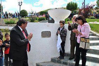 Con el recuerdo de los pioneros, Calafate celebr� su cumplea�os