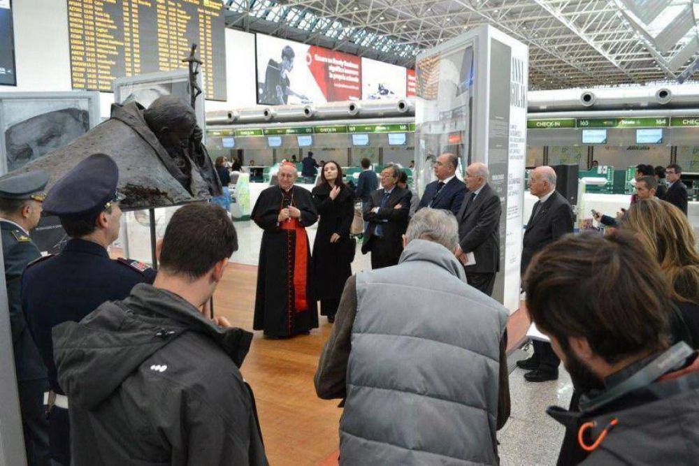Muestra sobre Juan Pablo II en aeropuerto de Roma