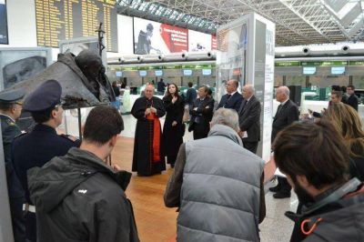 Muestra sobre Juan Pablo II en aeropuerto de Roma