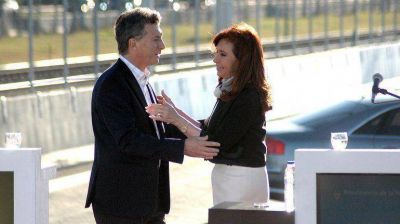 El kirchnerismo propuso que la Presidente deje el bast�n en el Congreso en vez de entreg�rselo a Mauricio Macri