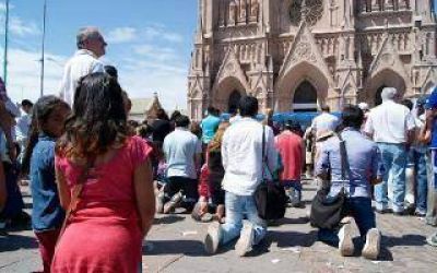 Luj�n: En el D�a de la Virgen, miles de fieles llegan para venerarla