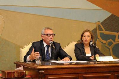 Julio Zamora asumi� como intendente de Tigre y llam� a construir �ciudades para la gente�