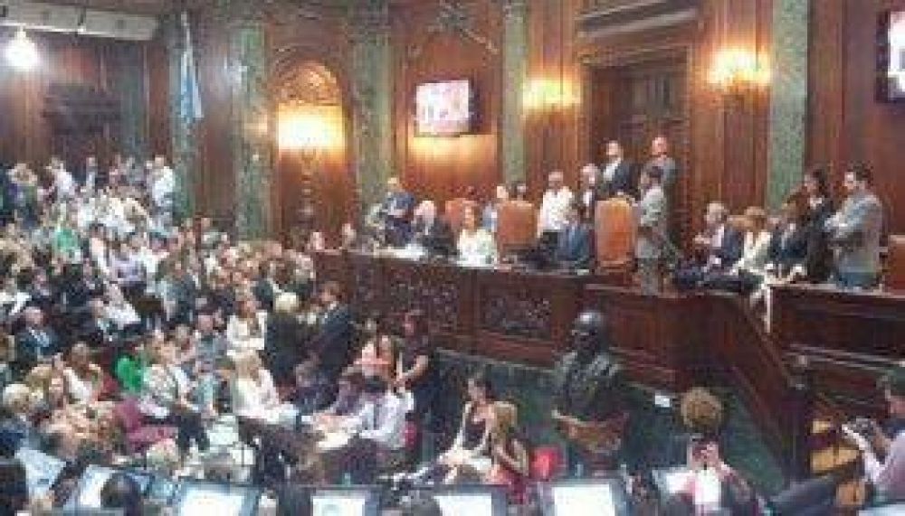 Juras y recambio de autoridades en la Legislatura porte�a
