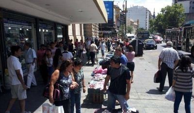 Ciudad: Crece la venta callejera ilegal