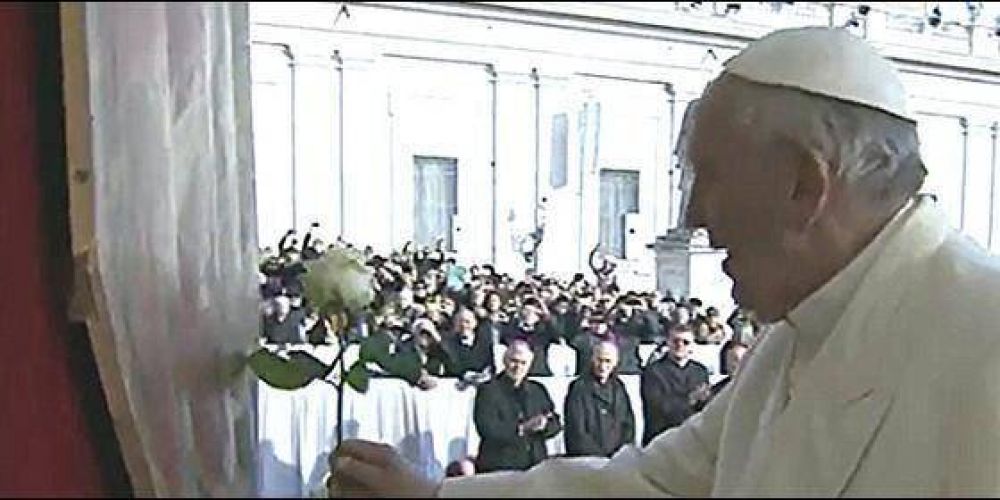 La rosa blanca del Papa a la Virgen de la misericordia