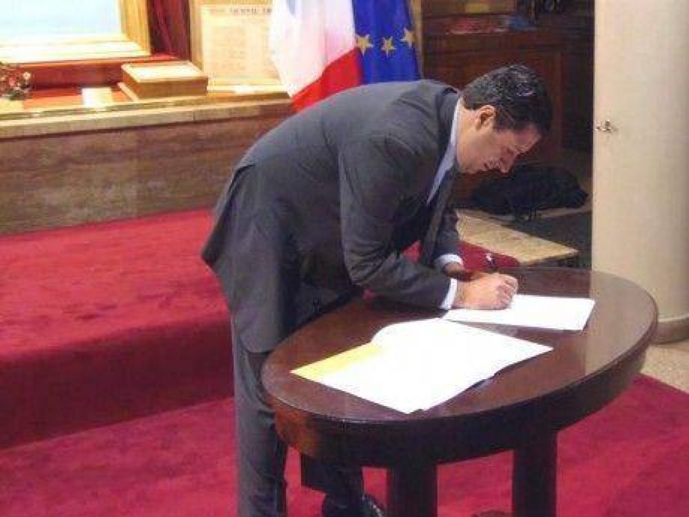 N�stor �lvarez jura por otros cuatro a�os, este jueves a las 20 horas