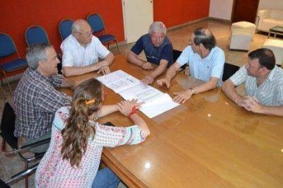 Roberto �lvarez, reelecto en Tres Lomas, asume este viernes, a las 19.30