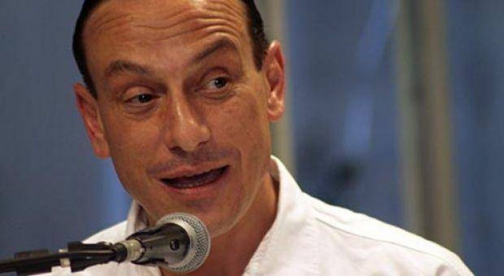Arrieta asumi� su tercer mandato y no descart� pedir licencia para asumir como Diputado