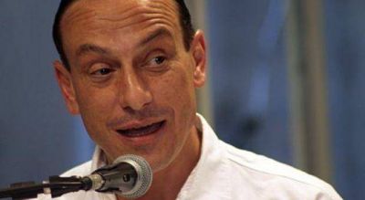Arrieta asumi� su tercer mandato y no descart� pedir licencia para asumir como Diputado