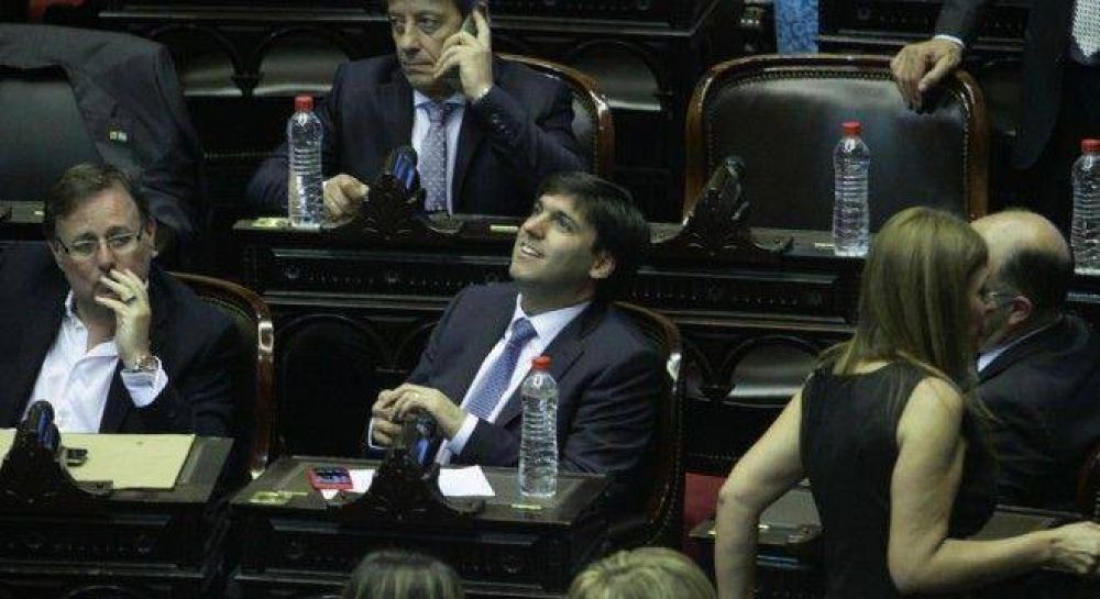 Los gobernadores mandan a sus diputados a la jura de Macri e insinan ruptura de bloque