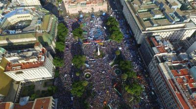 Cristina Kirchner se despidi� ante una multitud en Plaza de Mayo: 