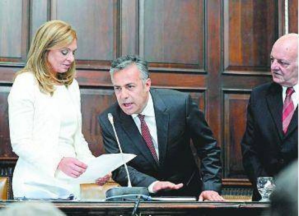 Comenzaron a asumir los gobernadores