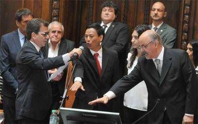 Carlos Tomada jur� como legislador porte�o