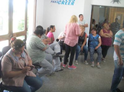 Serios incidentes y roturas en 25 de Mayo: bloquearon la salida del intendente Bravo