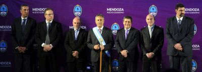 En un sistematizado acto, asumieron los integrantes del nuevo gabinete provincial
