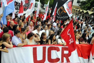 Los enviados de Macri, la fiesta radical y el llanto de un beb�
