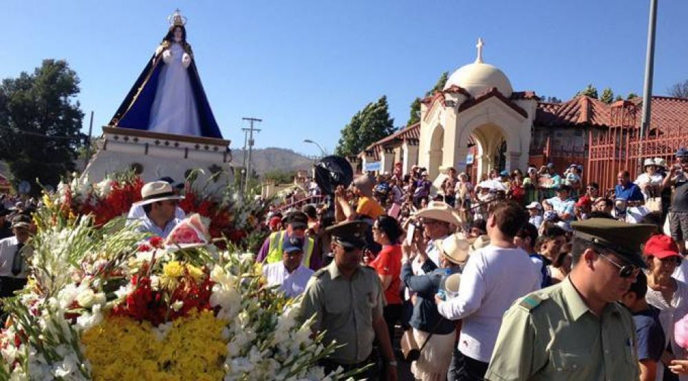 Casi un milln de fieles peregrina a Lo Vsquez en el da de la Inmaculada en Chile