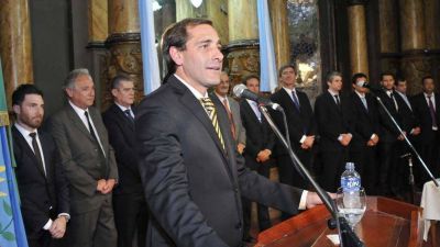 Garro jur� como intendente y anunci� la emergencia sanitaria