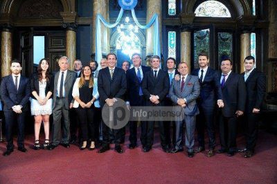 Garro tom� juramento a funcionarios: �Conformamos el mejor equipo de Gobierno� 