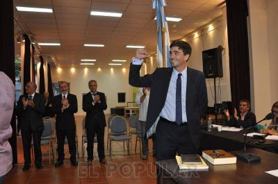 Ezequiel Galli jur� y asumi� la intendencia de Olavarr�a