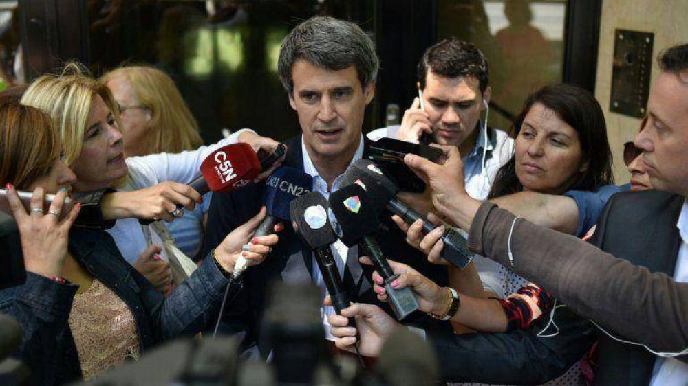 Alfonso Prat Gay confirm� que el viernes no habr� feriado cambiario