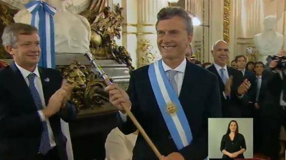 Mauricio Macri recibi� los atributos presidenciales en la Casa Rosada