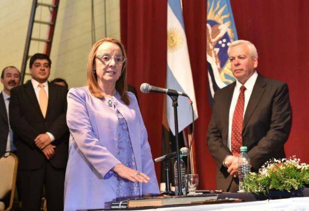 Con la presencia de CFK, Alicia asumi� como gobernadora de Santa Cruz
