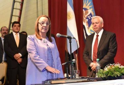 Con la presencia de CFK, Alicia asumi� como gobernadora de Santa Cruz