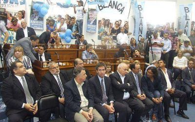 Regueiro jur� por un nuevo mandato como intendente