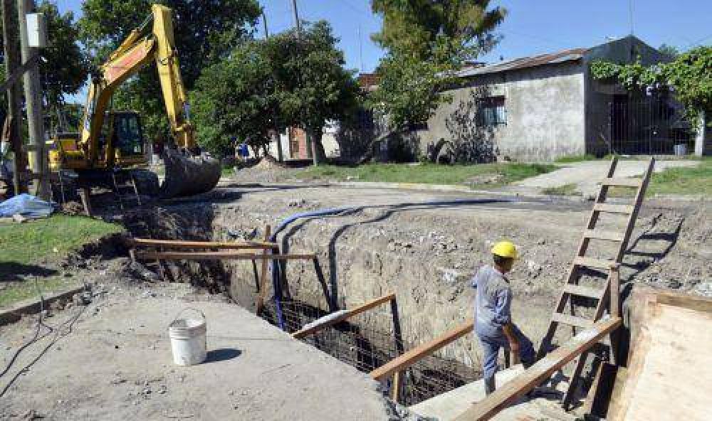 Parque Bar�n: se instal� un conducto de desag�e