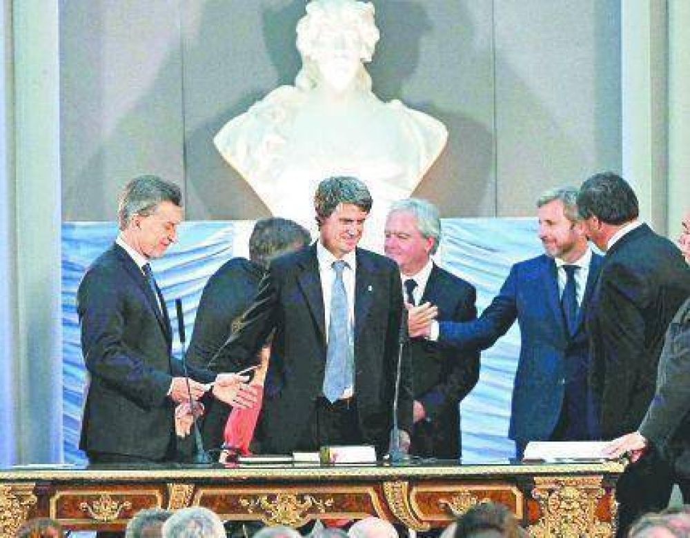 Prat-Gay descart� un feriado cambiario