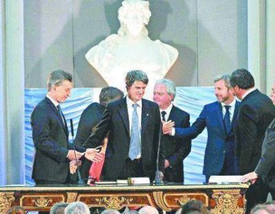 Prat-Gay descart� un feriado cambiario