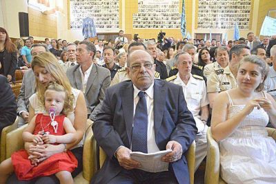 Puntual, conciso y con el respaldo de su familia y los choripaneros